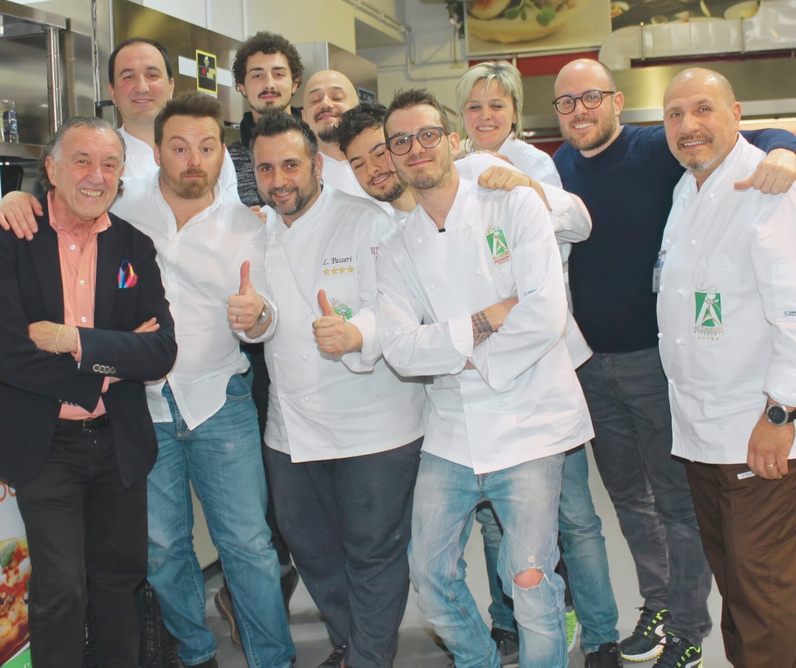 2017 formazione presso Accademia Pizzaioli (Portogruaro), qui con: il presidente Enrico Famà e il figlio Paolo Famà, Luciano Passeria direttore didattico e con Luca Gardini: miglior critico enologico al mondo sul vino italiano